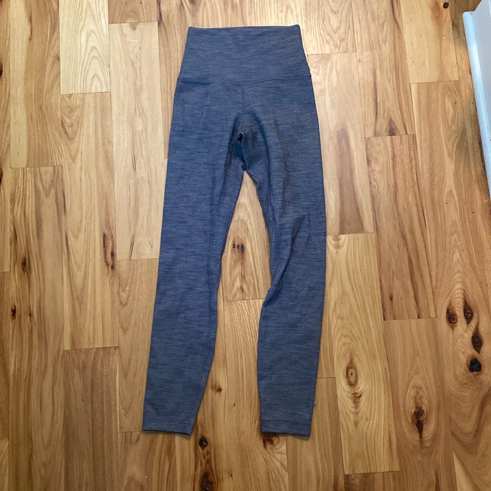 Lululemon leggings never worn in perfect condition!!